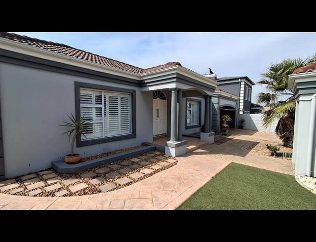 4 BEDROOM PROPERTY TO RENT IN WEST BEACH